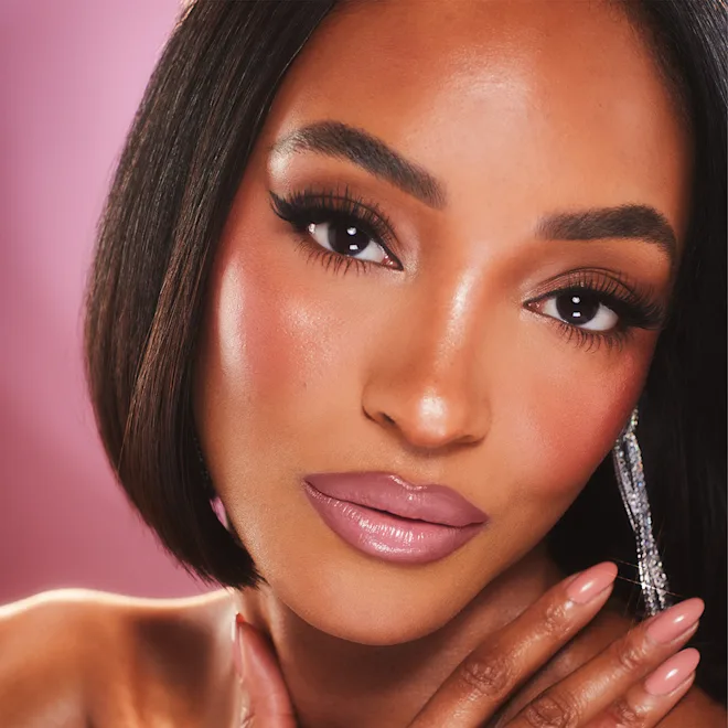 БЕСТСЕЛЕР Зволожувальна сатинова помада Charlotte Tilbury K.I.S.S.I.N.G CANDY CHIC A Candy Pink Lipstick in My Moisturising Formula with a Soft Satin Shine Finish, Encased in a Pink Tube!
